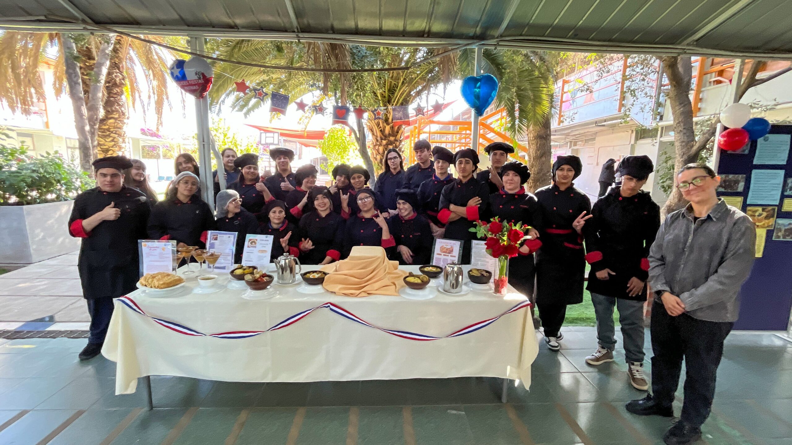 Del aula a la cocina profesional: taller de gastronomía fortalece habilidades clave en estudiantes de Los Andes